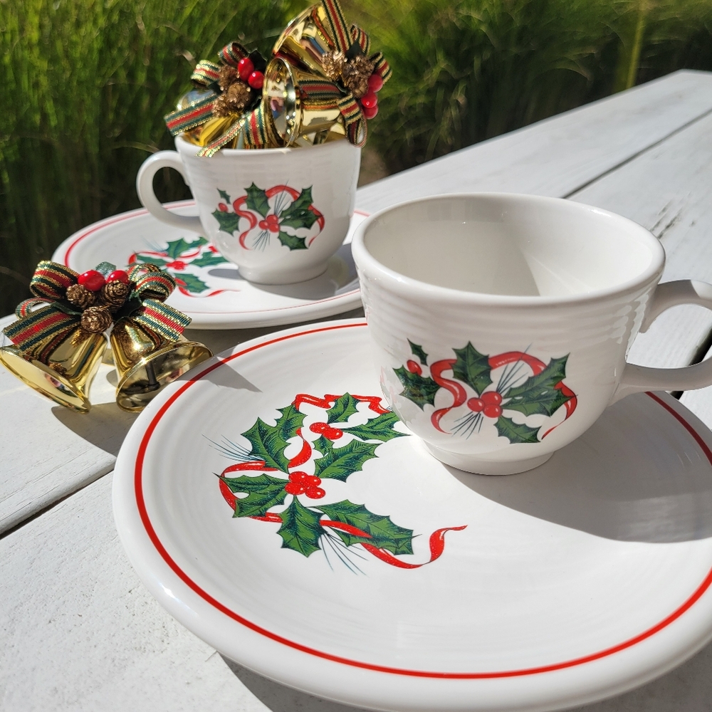Fiesta Holly Berry Ribbon Coffee Tea Cups & Salad Bread Plates (2)  Napkin Rings